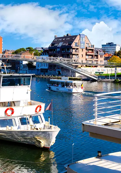 Un bâteau sur la Meuse à Namur